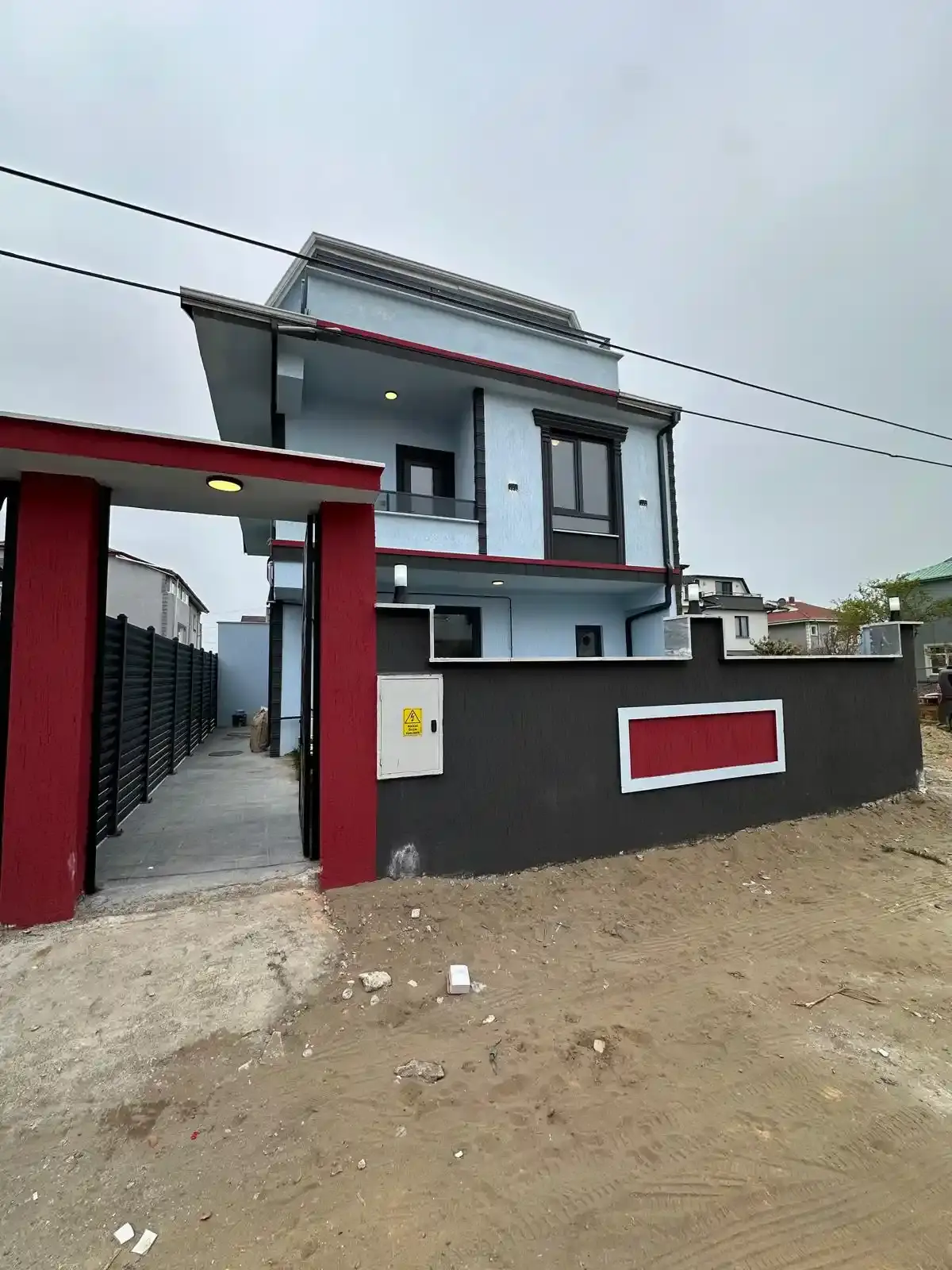 Sakarya Kocaali Yalı'da Yerden Isıtmalı, Geniş Bahçeli Lüks 4+1 Tripleks Villa