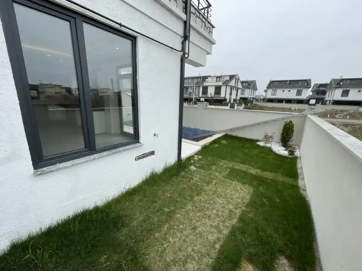 Kocaali Yayla’da Denize ve Hastaneye Yakın Müstakil Havuzlu 4+1 Lüks Villa